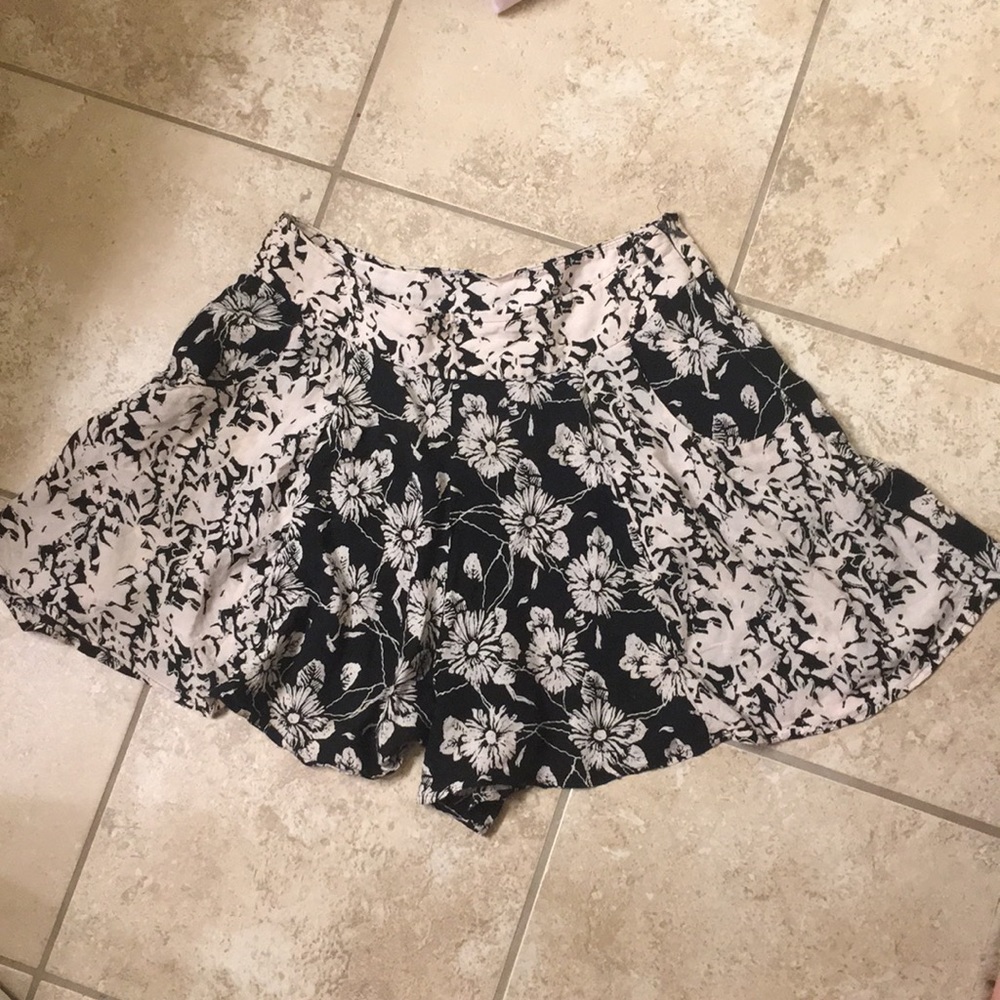 🌼Free People Floral Shorts🌼